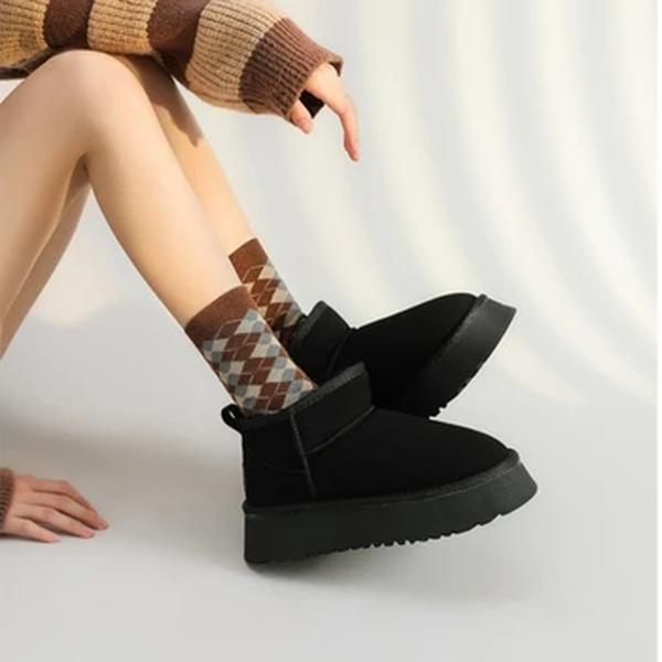 Botas de pele de camurça para mulheres, pelúcia curta, botas de neve quentes, sapatos casuais, botas Chelsea, apartamentos femininos, sapatos de plataforma, inverno, novo