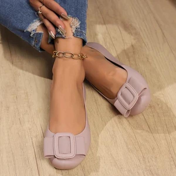 Sandálias de cabeça redonda com fivela quadrada para mulheres, sandálias de praia planas, moda casual diária, cor sólida, PVC