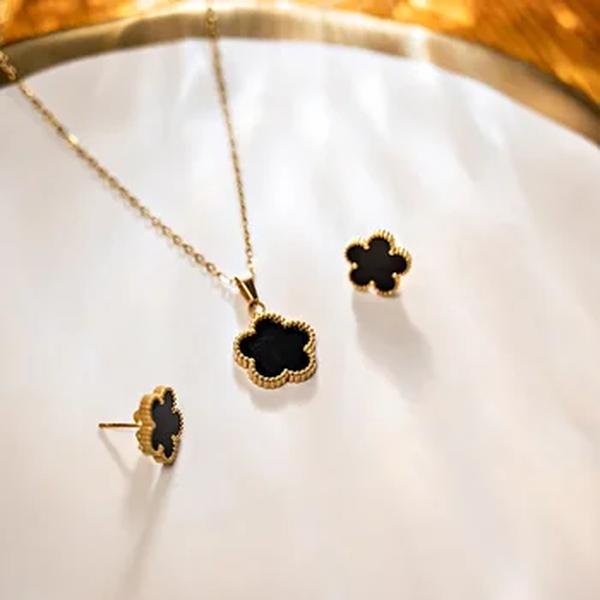 Conjunto de brincos e colares Lucky de cinco pétalas para mulheres, trevo de cinco folhas, conjunto de duas peças, acessórios da moda, joia nova